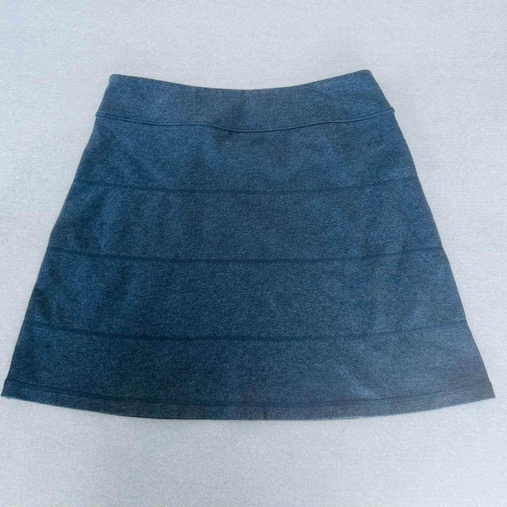 Athleta Strata A-line knit pull on skirt, size M; Excellent pre-owned condition - Picture 3 of 4